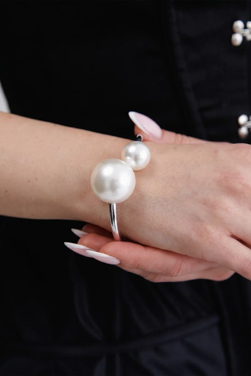 Серебристый браслет с жемчужинами фотография 2