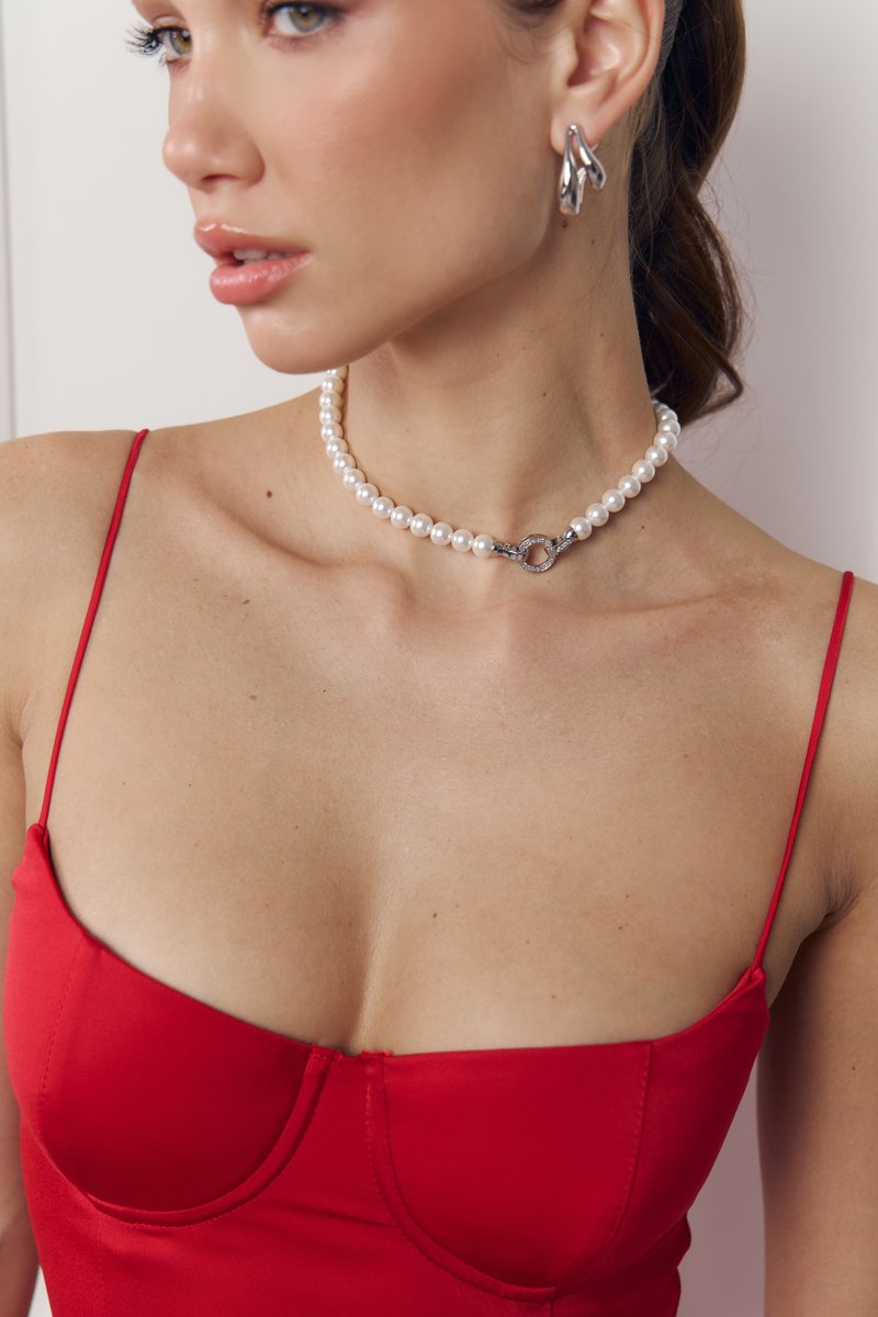 Milk necklace with pearls image 1