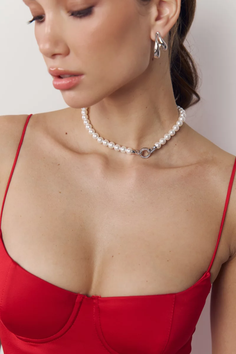 Молочное колье с жемчужинами фотография 2