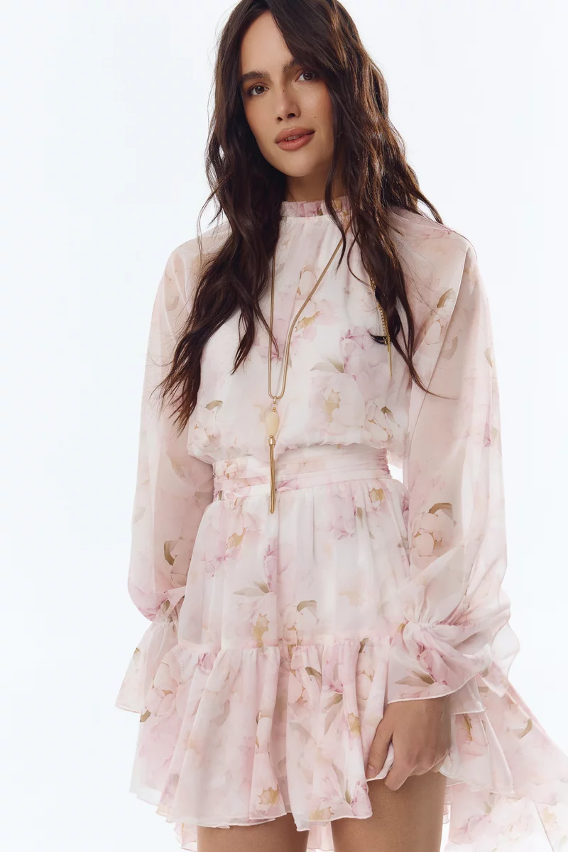 Молочное шифоновое платье мини асимметричного кроя фотография 1