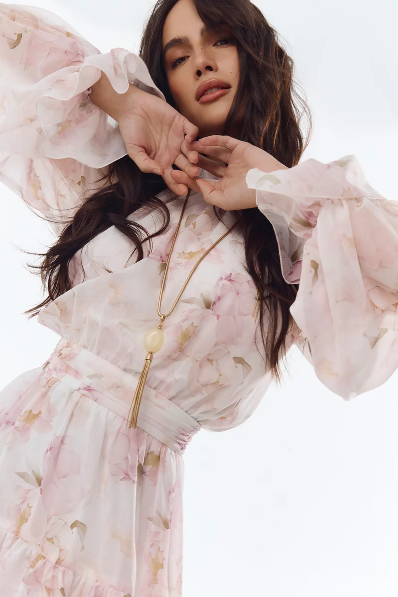 Молочное шифоновое платье мини асимметричного кроя фотография 4