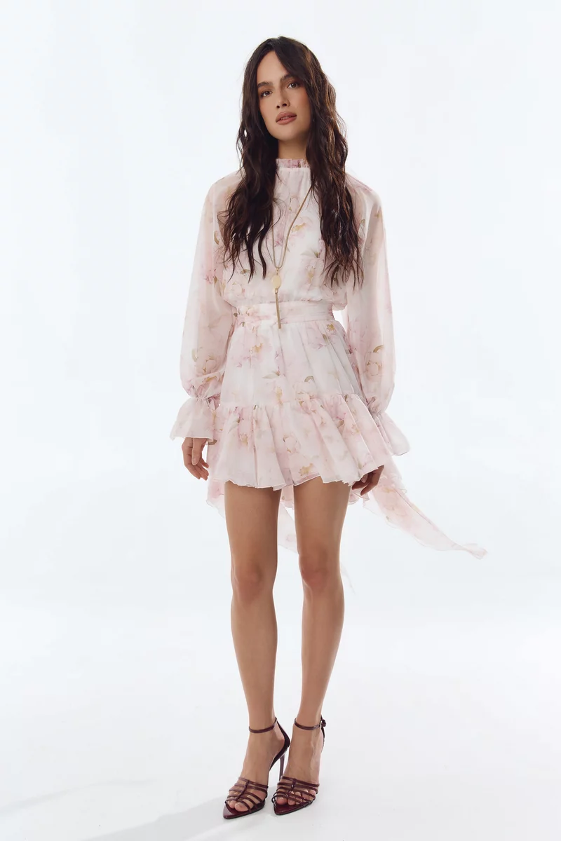 Молочное шифоновое платье мини асимметричного кроя фотография 5