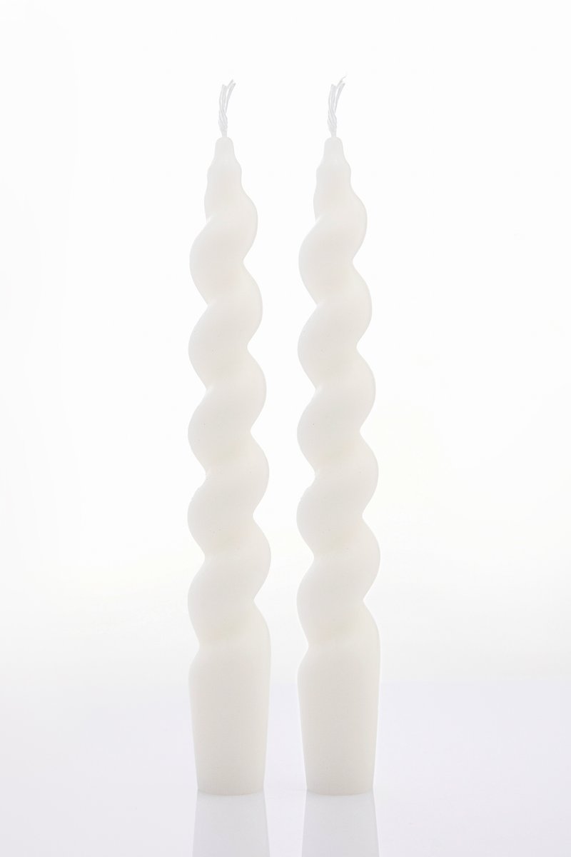 

Набір із двох молочних парафінових свічок спіраль