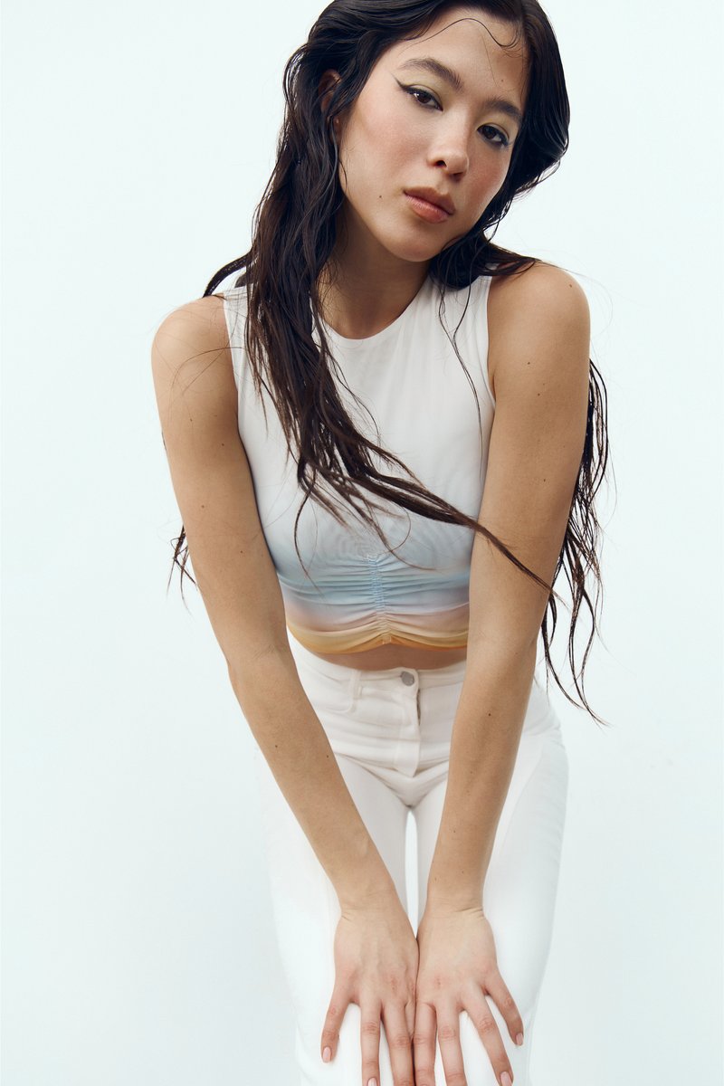 

Кроп-топ зі стрейч-сітки з градієнтом