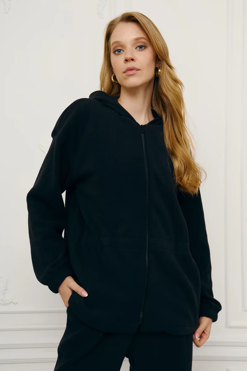 Черный костюм с худи и брюками из флиса фотография 2