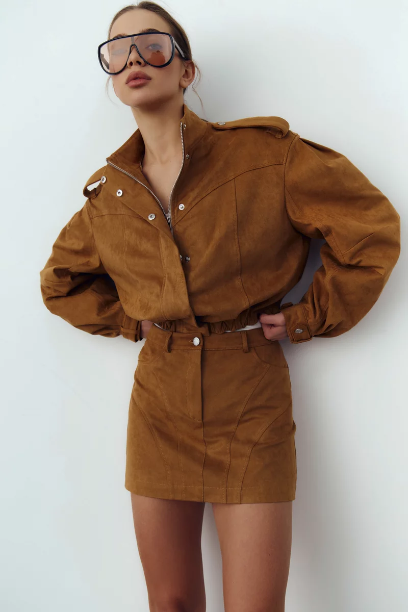 Юбка мини из экозамши в оттенке кемел фотография 1