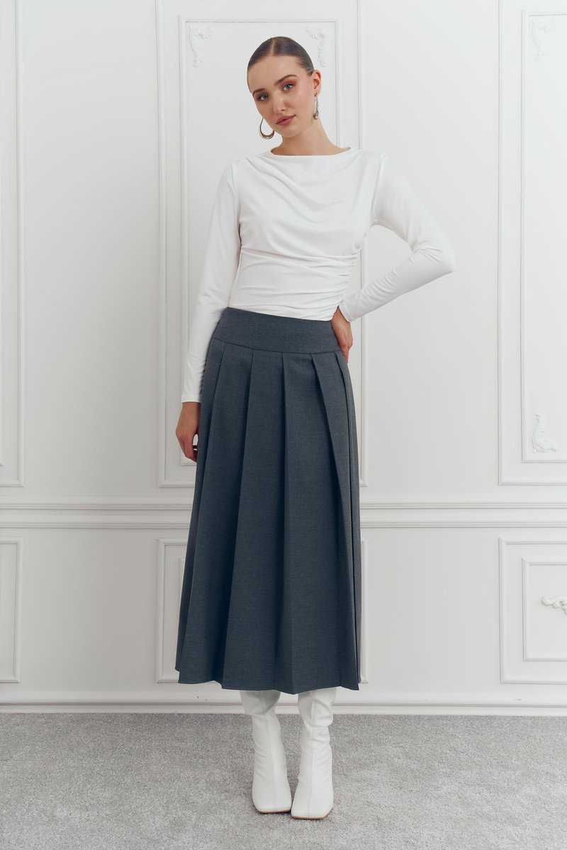 Серая юбка миди в складку фотография 1