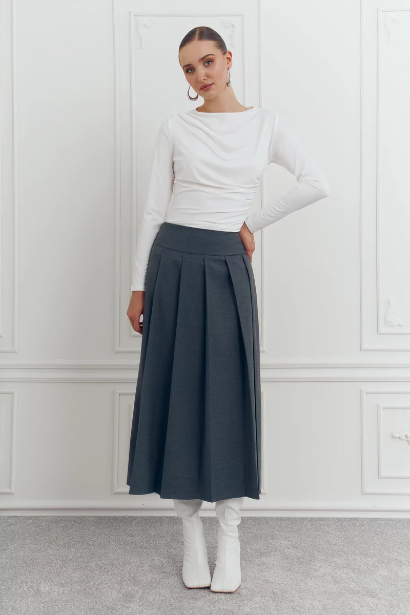Серая юбка миди в складку фотография 1