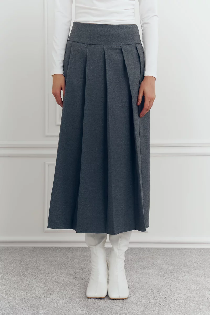 Серая юбка миди в складку фотография 2