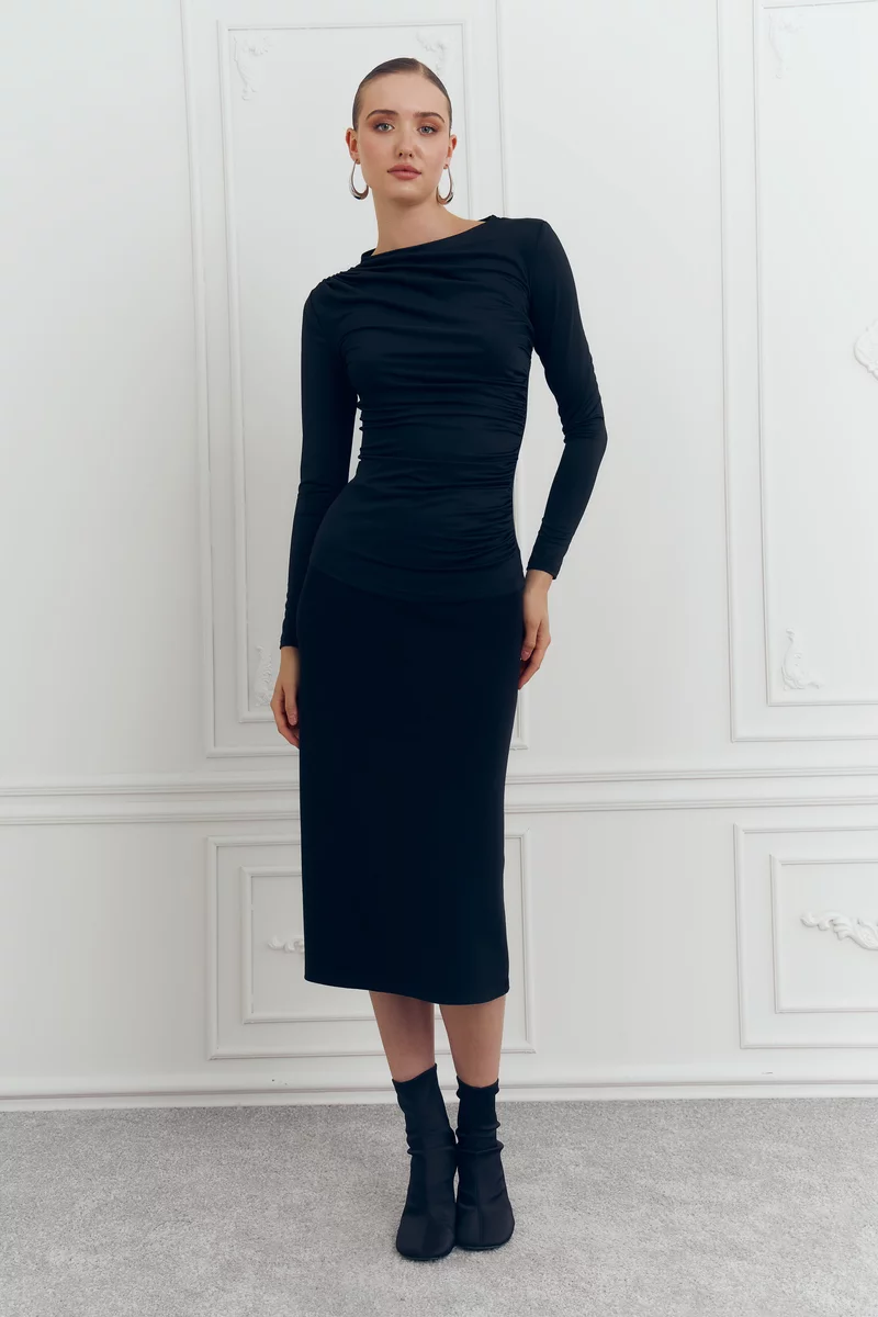 Черная трикотажная юбка миди с высокой талией фотография 1