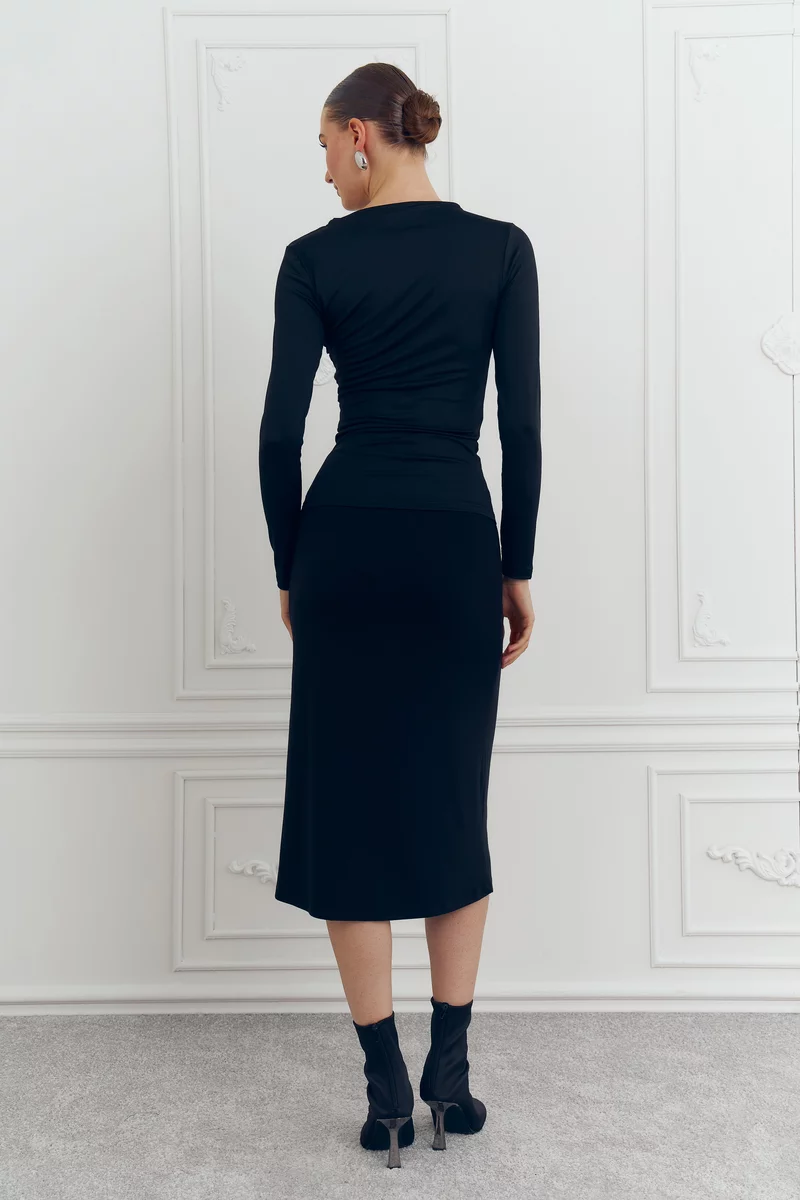 Черная трикотажная юбка миди с высокой талией фотография 5