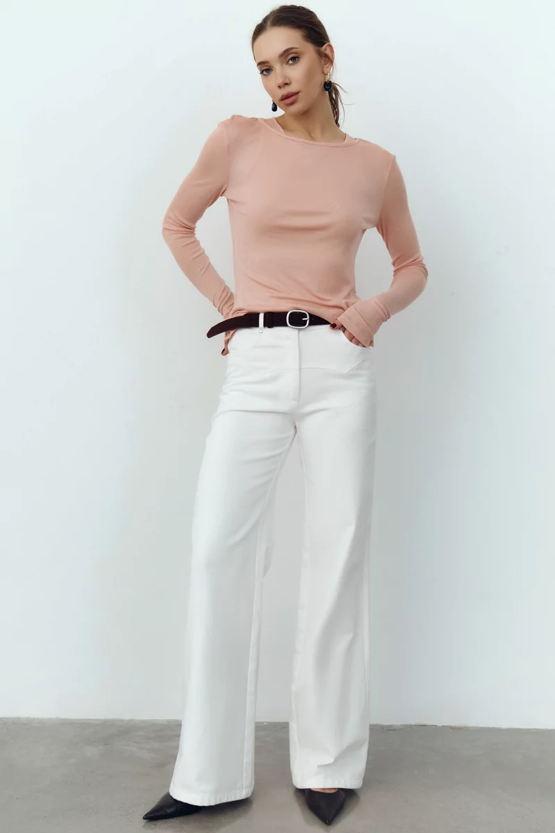 Трикотажный комплект из лонгслива и майки в персиковом оттенке фотография 2