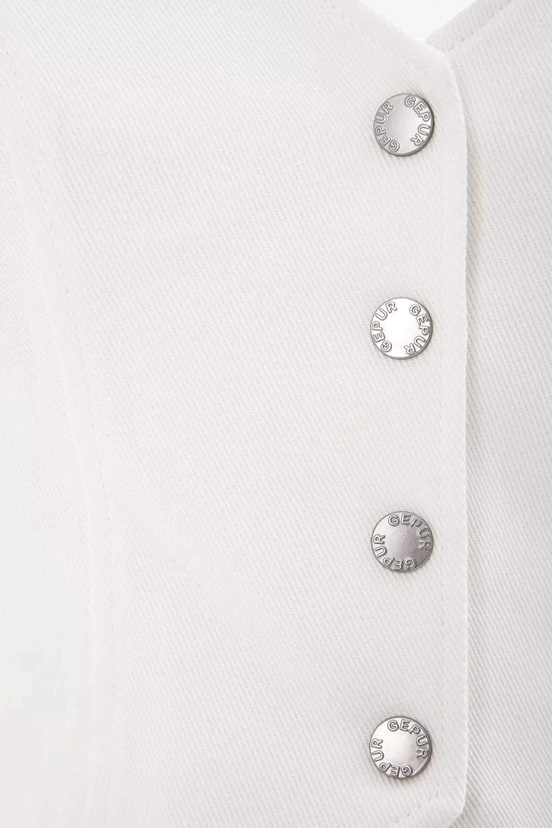 Молочный жилет на кнопках из денима фотография 2