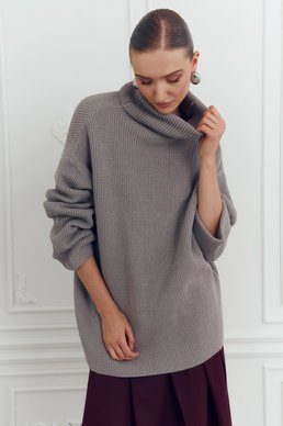 Серый базовый свитер оверсайз с воротником-стойкой