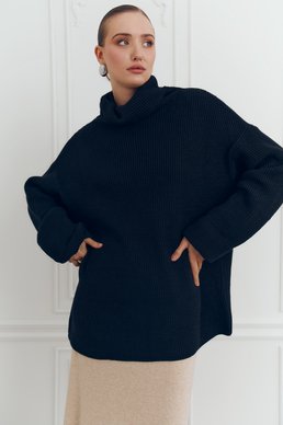 Черный базовый свитер оверсайз с воротником-стойкой