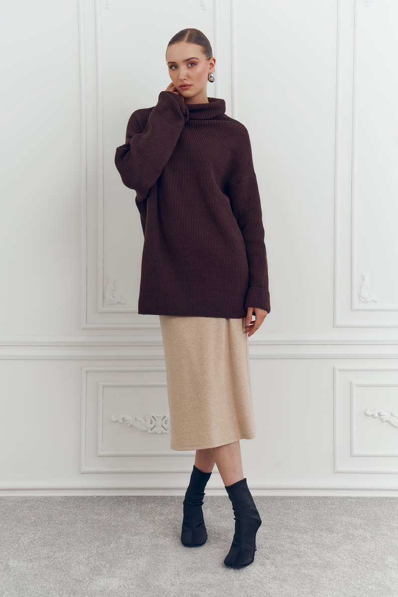 

Базовий светр оверсайз у шоколадному відтінку