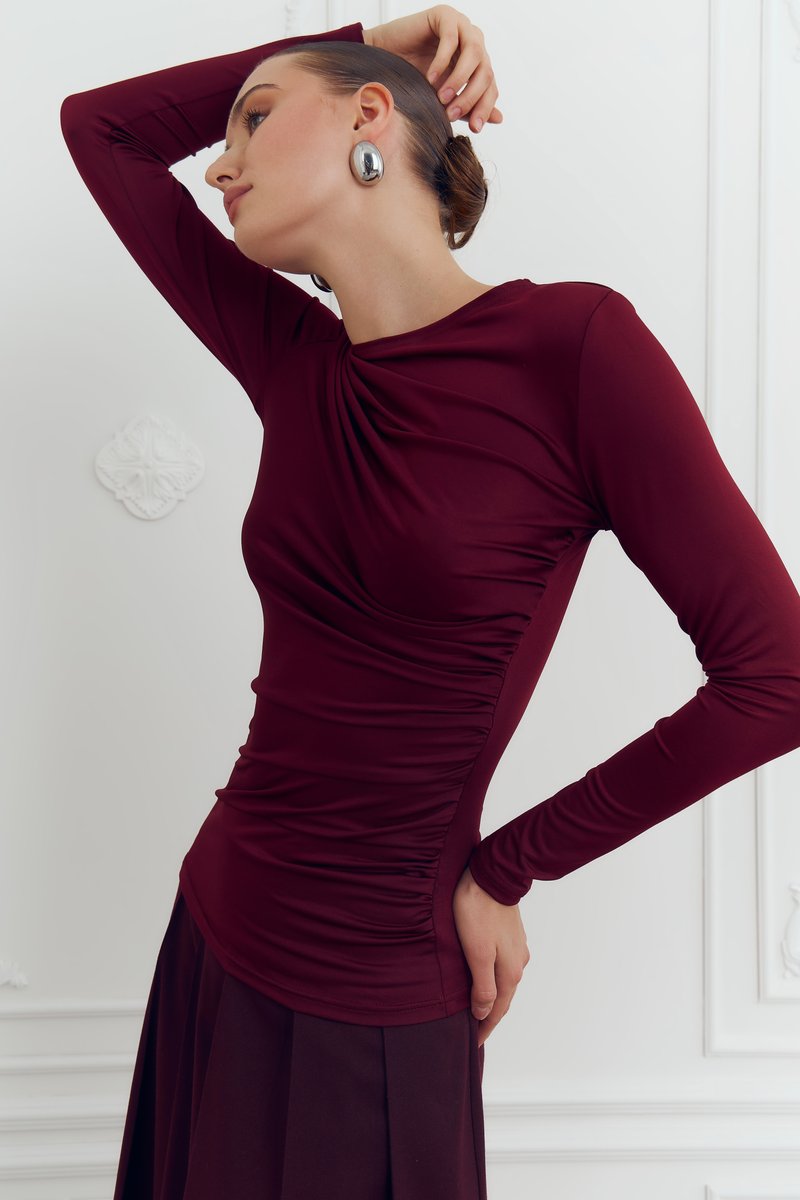 

Лонгслів зі стрейчевого трикотажу у відтінку бургунді