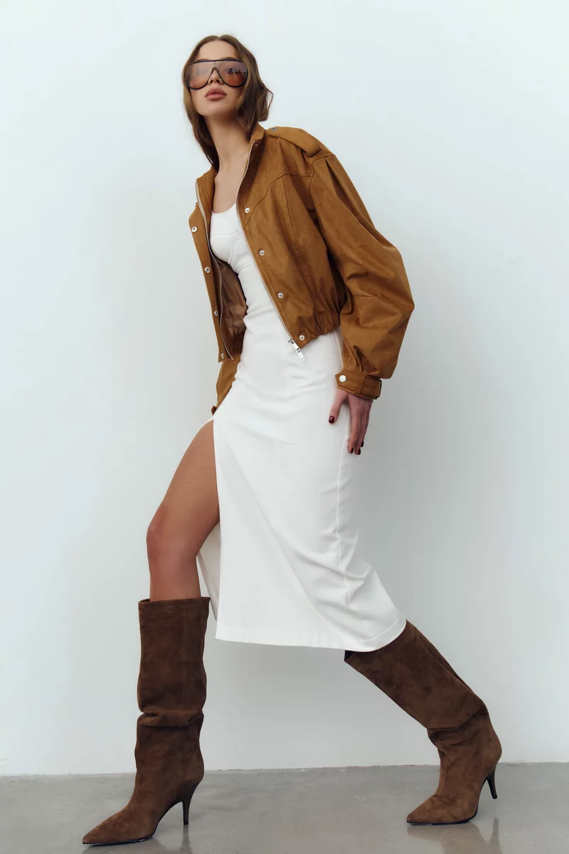 Молочное платье миди с разрезом из денима фотография 1