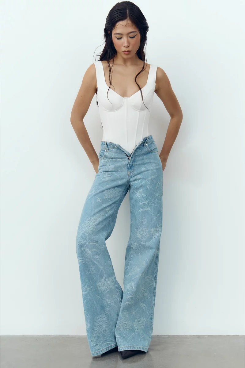 Молочный корсет на шнуровке из денима фотография 5