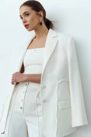 Молочний однобортний жакет з бічними зав'язками фотографія 1