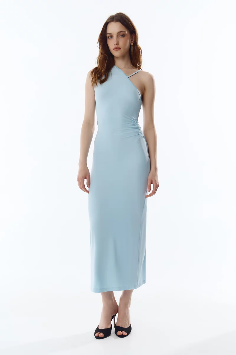 Голубое трикотажное платье макси на одно плечо фотография 3