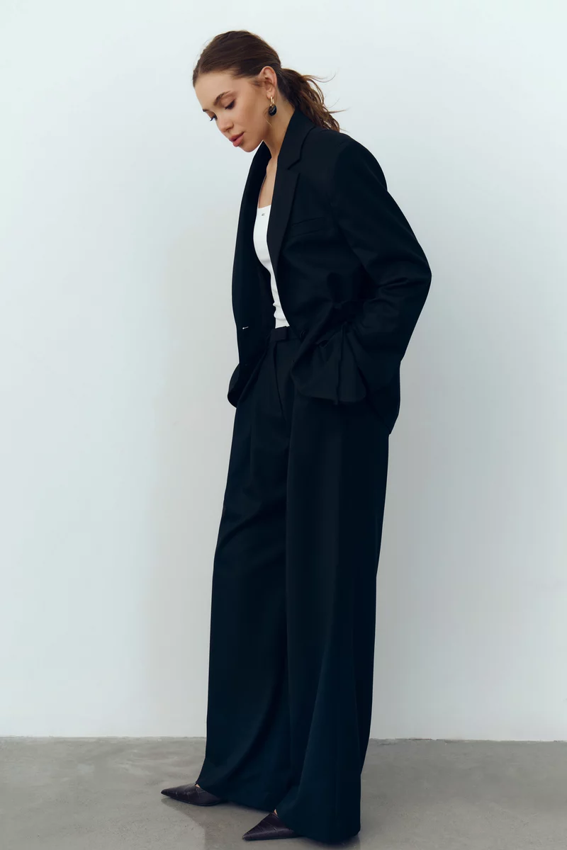 Черный однобортный жакет с боковыми завязками фотография 4