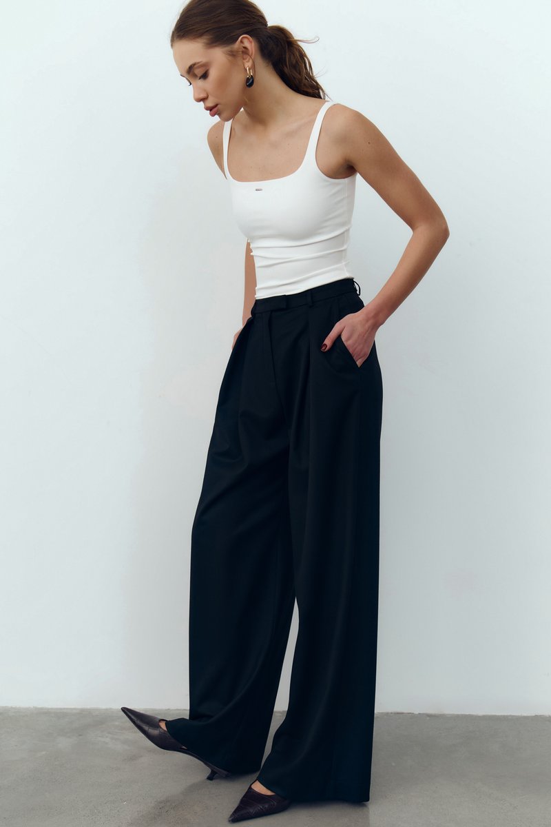 Черные брюки-палаццо с защипами фотография 1