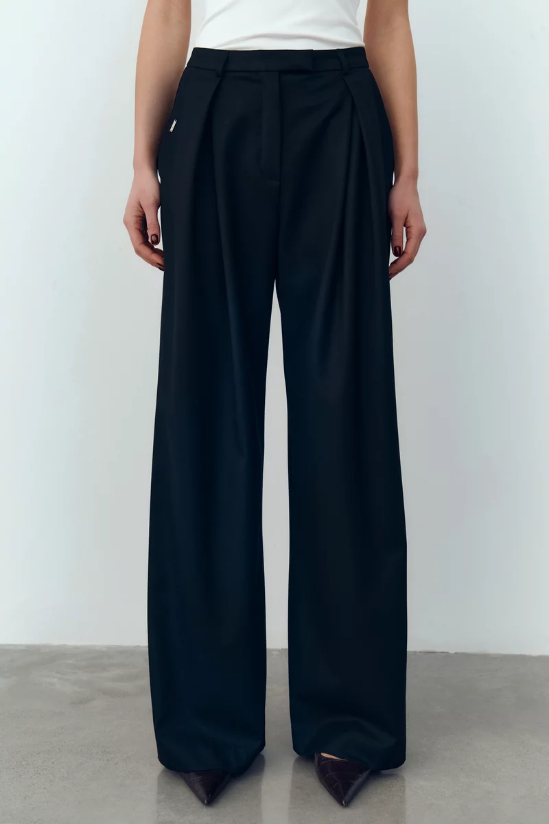 Черные брюки-палаццо с защипами фотография 3