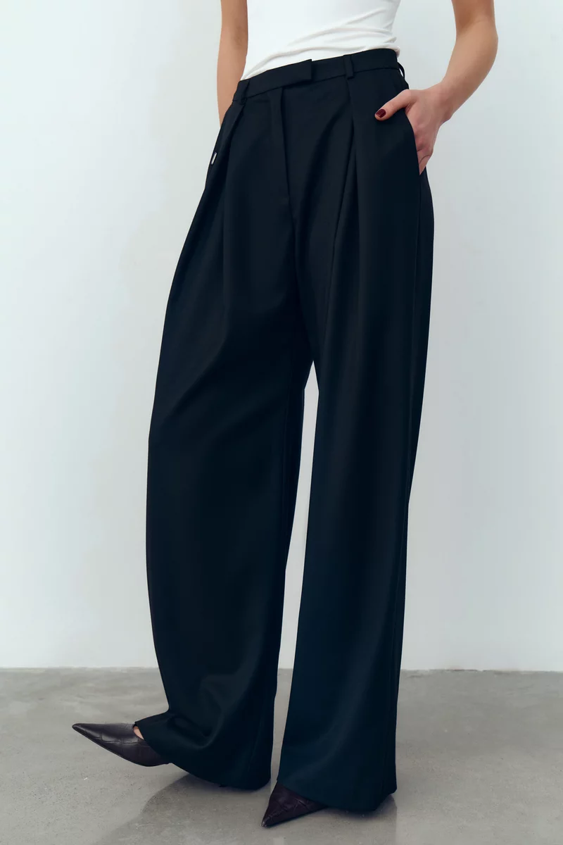 Черные брюки-палаццо с защипами фотография 4