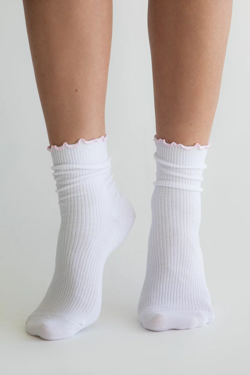 Набор из белых и розовых хлопчатобумажных носков Набор из белых и розовых хлопчатобумажных носков фотография 3
