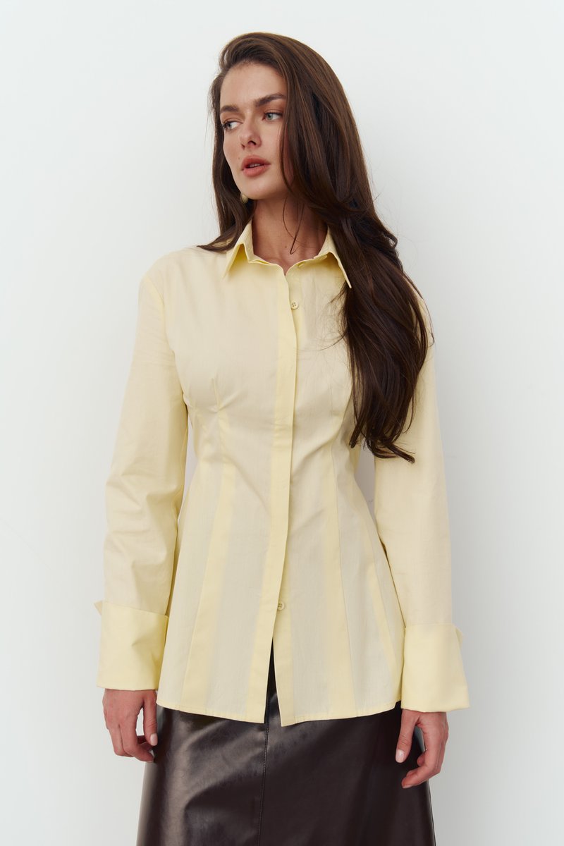 

Жовта сорочка із акцентною відкритою спиною