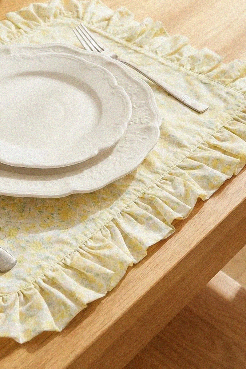 Желтый двухсторонний плейсмат с цветочной вышивкой 49х39 см фотография 2