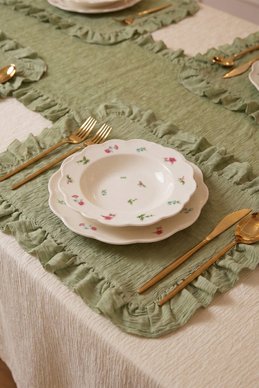 Белая фарфоровая глубокая тарелка с цветами 19 см