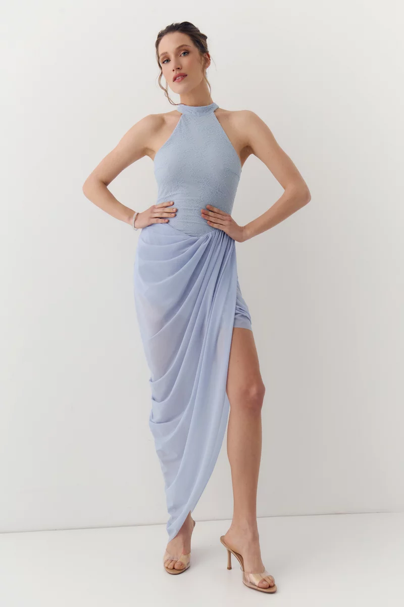 Голубое кружевное платье мини асимметричного кроя фотография 3