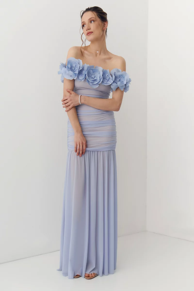 Голубое платье макси из стрейч-сетки с цветами фотография 1