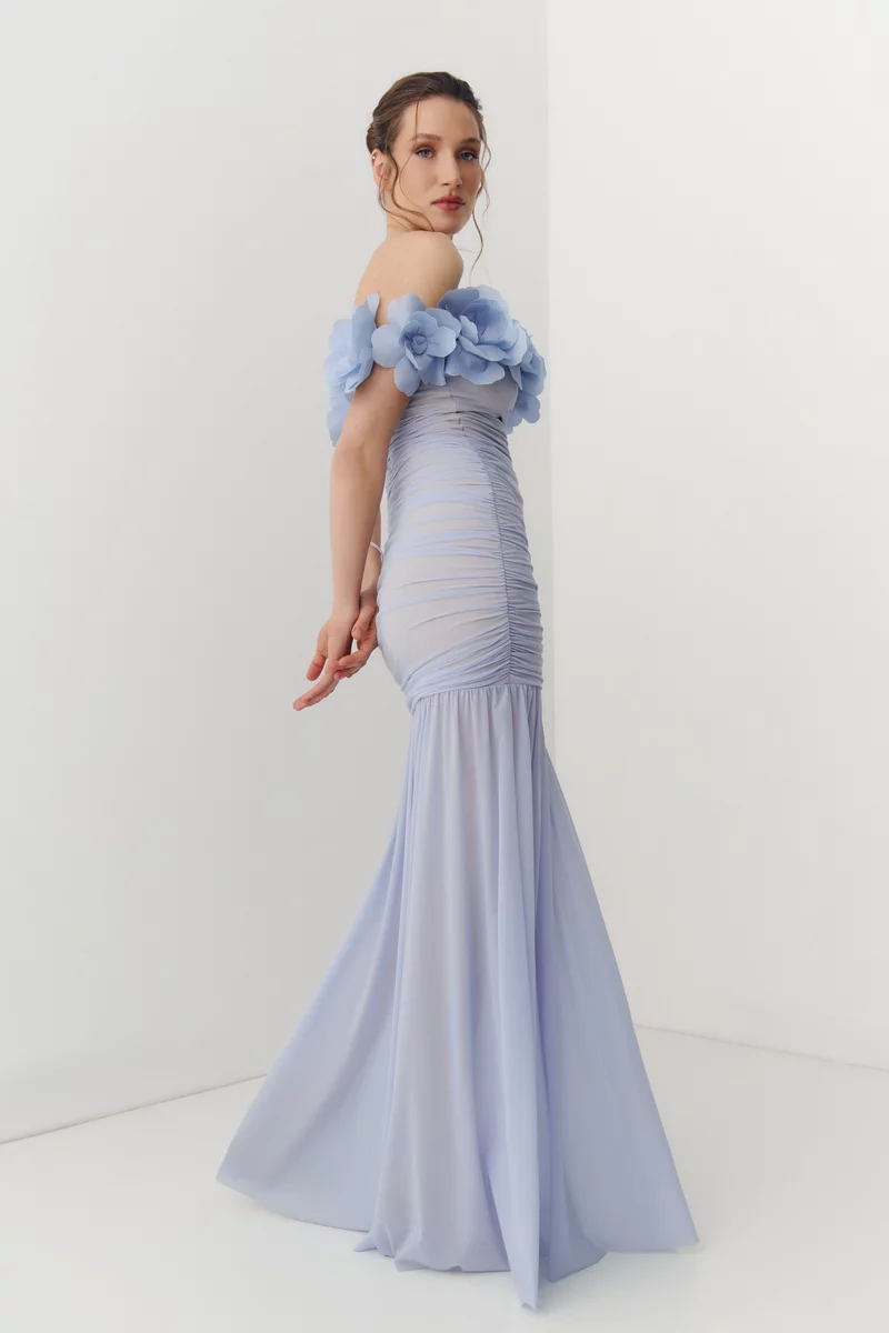 Голубое платье макси из стрейч-сетки с цветами фотография 2