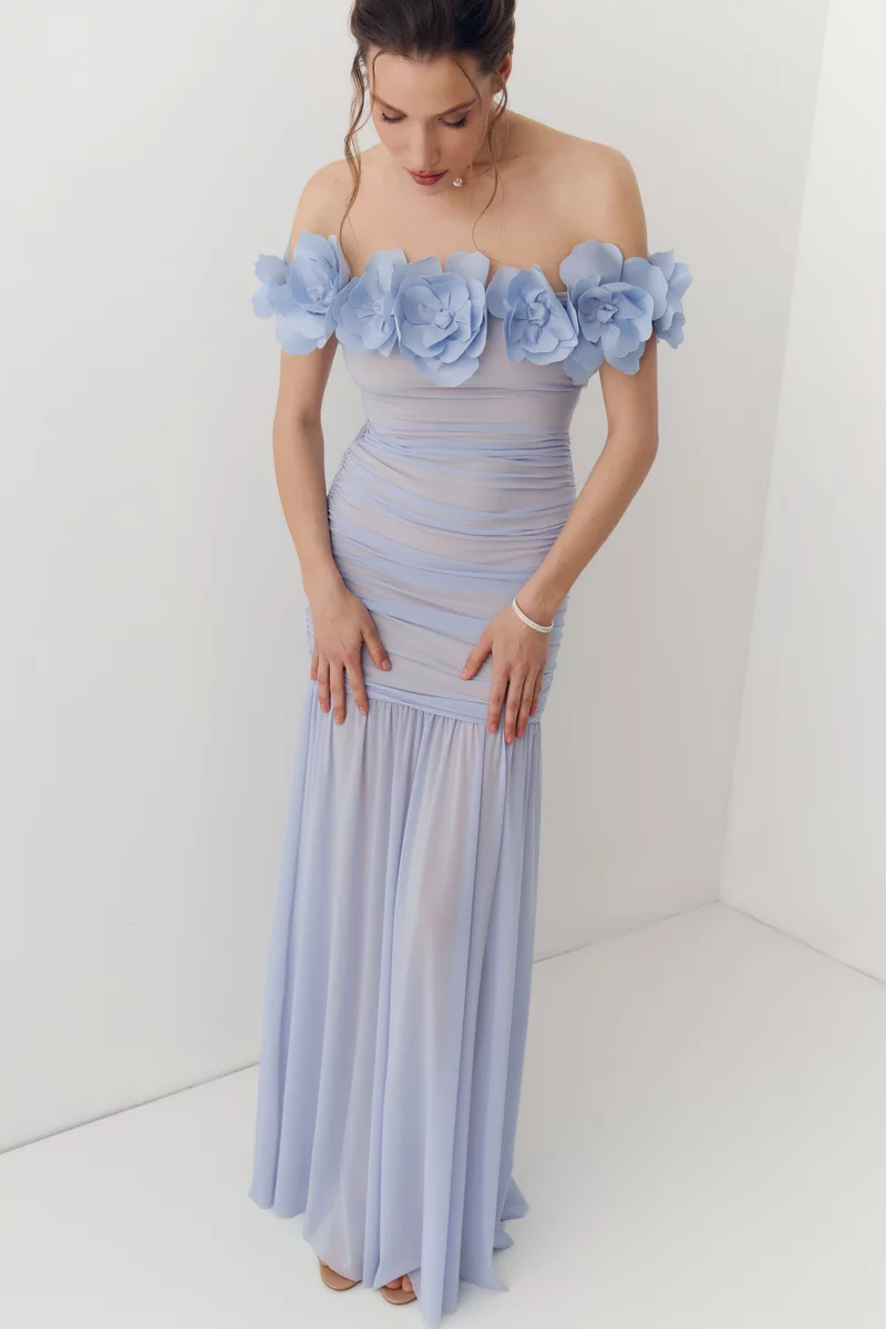 Голубое платье макси из стрейч-сетки с цветами фотография 4