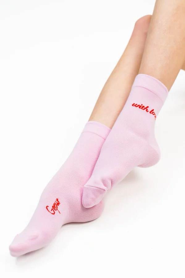 Розовые хлопковые носки с принтом with love фотография 2