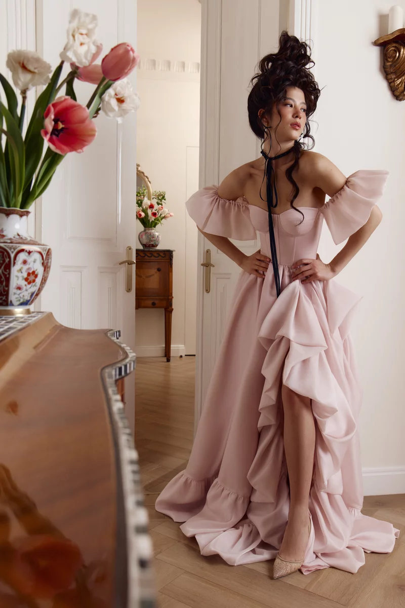 Длинное платье из органзы со шлейфом Le Bal фотография 2