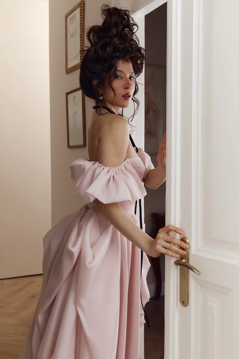 Длинное платье из органзы со шлейфом Le Bal фотография 3