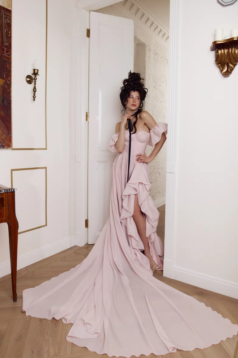 Длинное платье из органзы со шлейфом Le Bal фотография 5