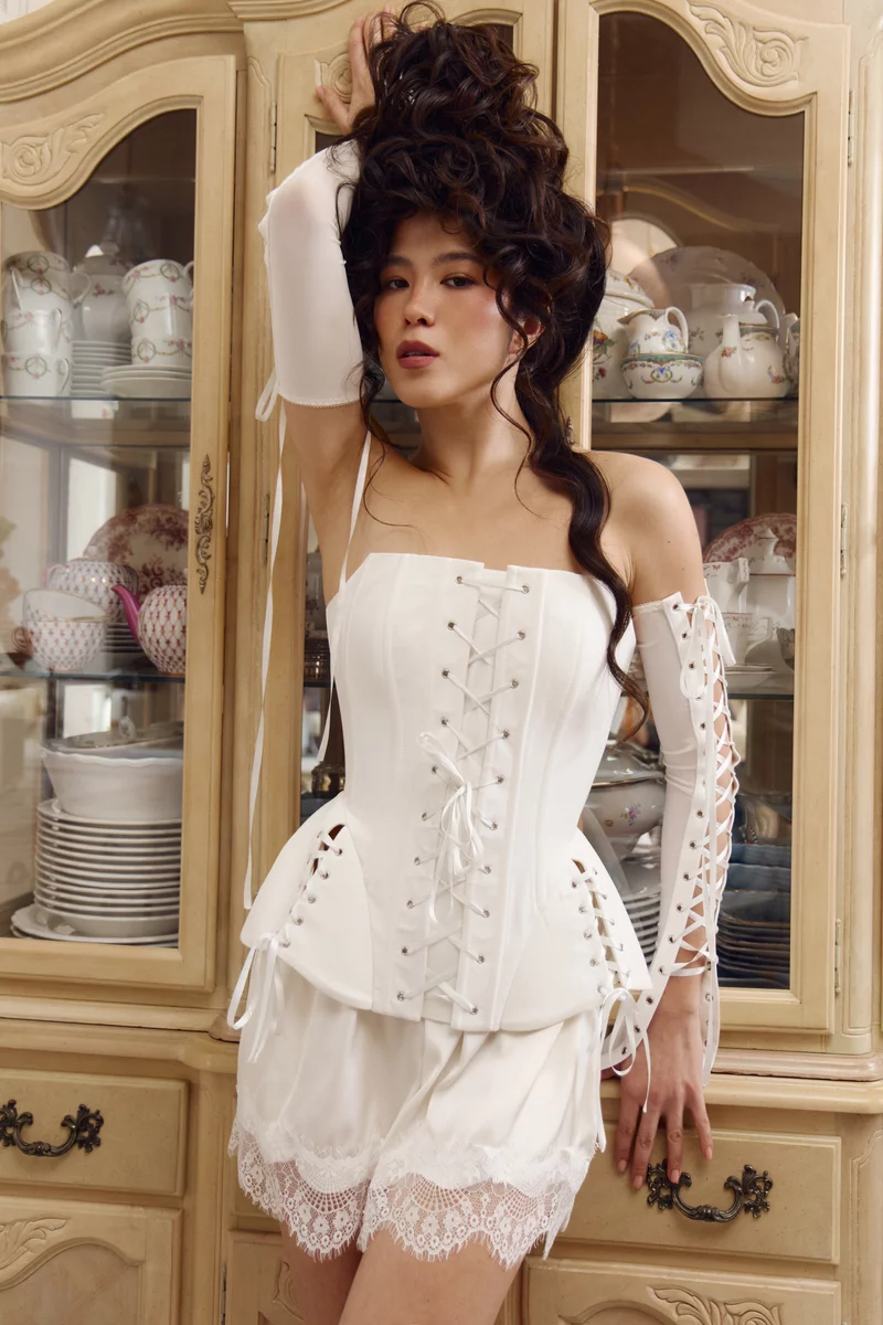 Молочный сатиновый корсет с баской Antoinette фотография 1