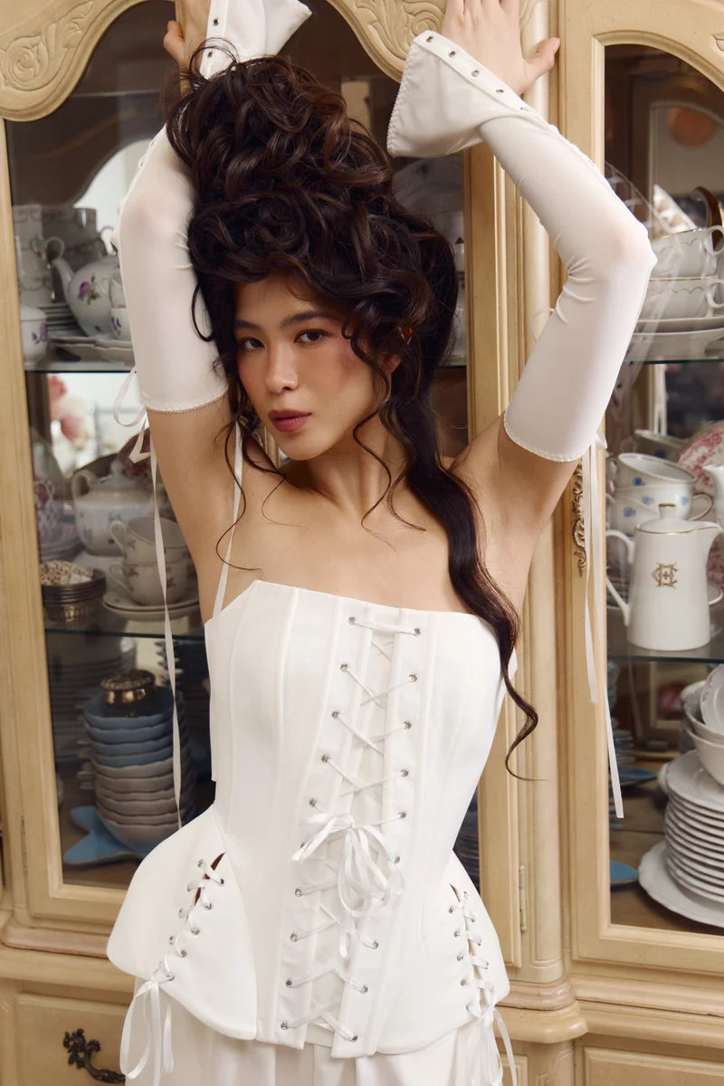 Молочный сатиновый корсет с баской Antoinette фотография 4