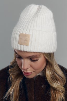 Молочная ангоровая шапка с отворотом