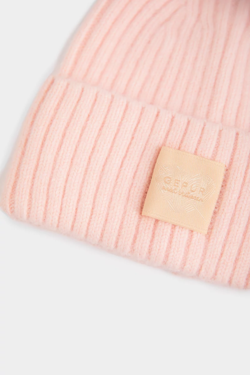 Розовая ангоровая шапка с отворотом фотография 4