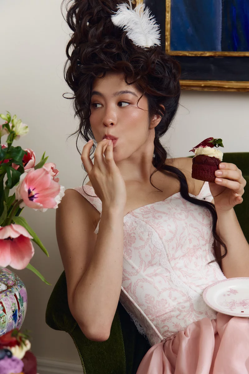 Розовое сатиновое платье макси с принтом Jeanne фотография 1