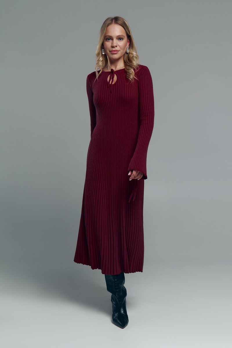 Бордова трикотажна сукня міді з зав'язками фотографія 1