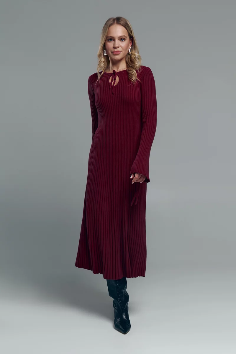 Бордовое трикотажное платье миди с завязками фотография 1