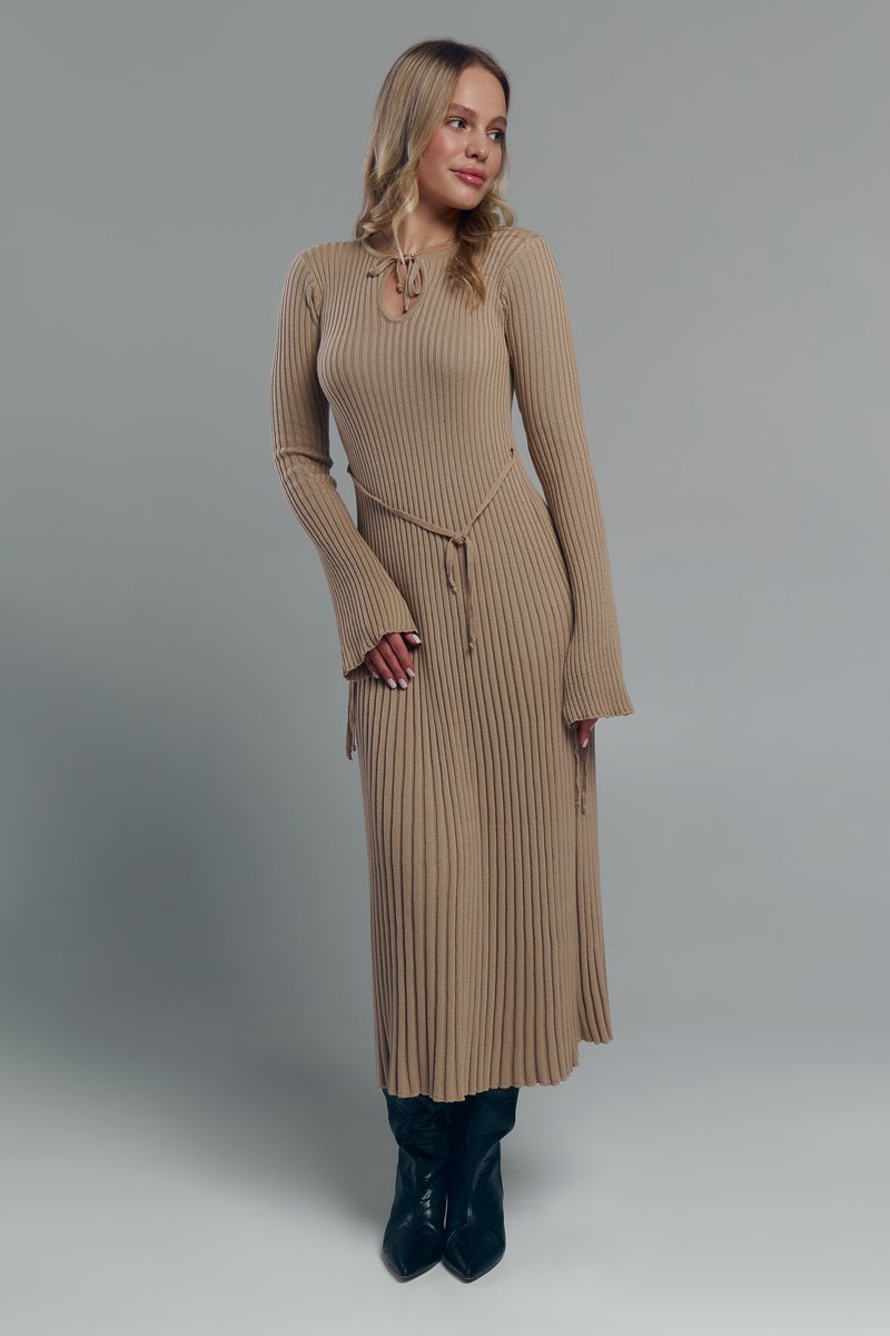 Бежева трикотажна сукня міді з зав'язками фотографія 1