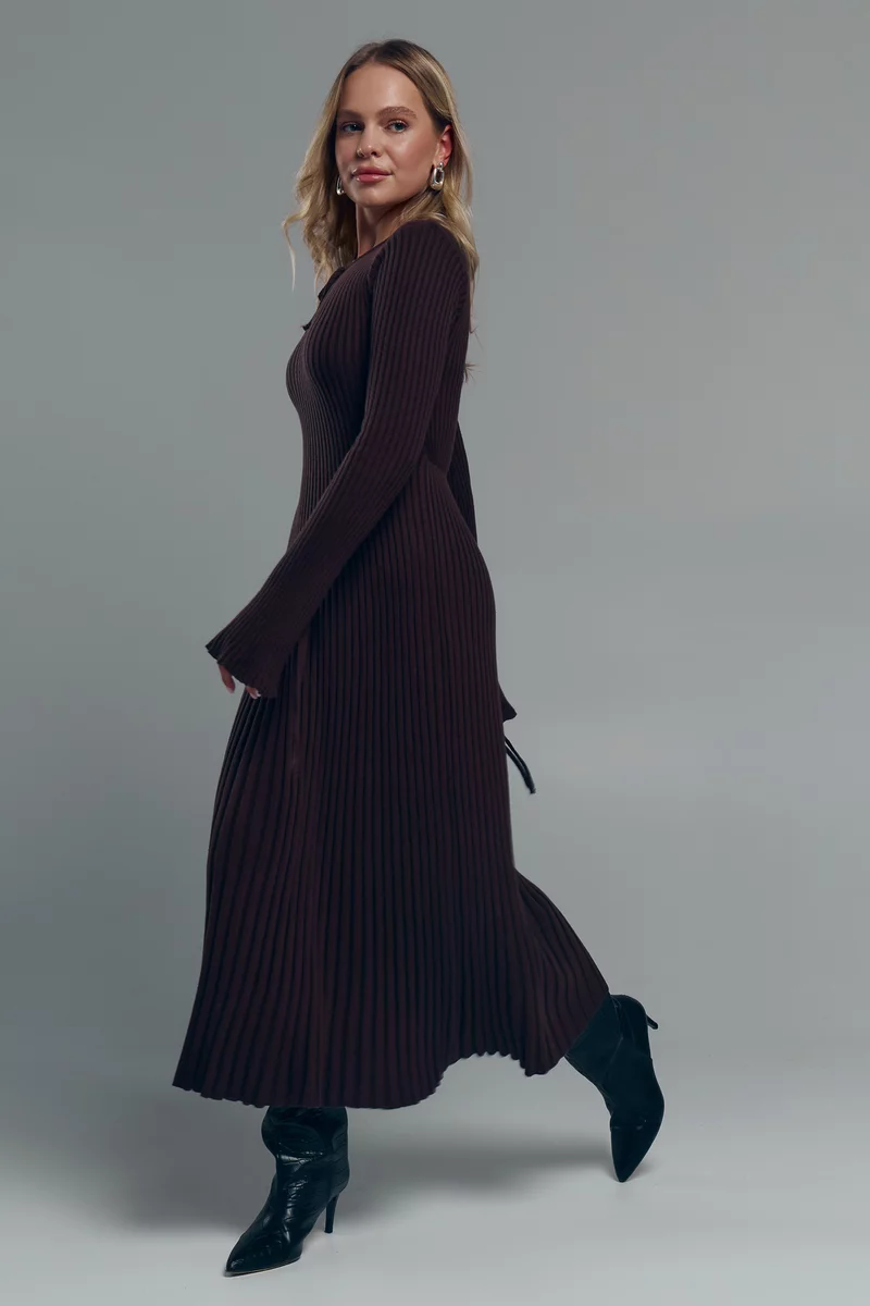 Трикотажное платье миди с завязками в шоколадном оттенке фотография 4